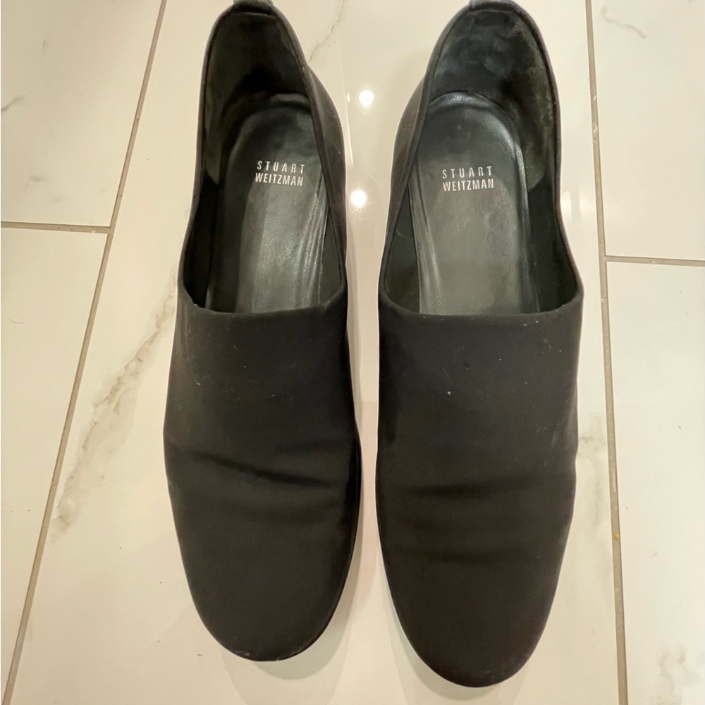 Stuart Weitzman Closed Toe Women’s Shoes Like new!!